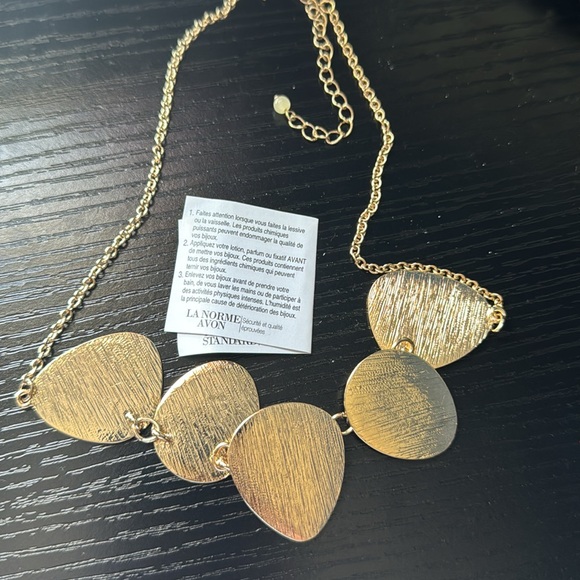 AVON PERFECT HORIZON NECKLACE "GOLDTONE" (VERY RARE) ~ - Picture 3 of 3